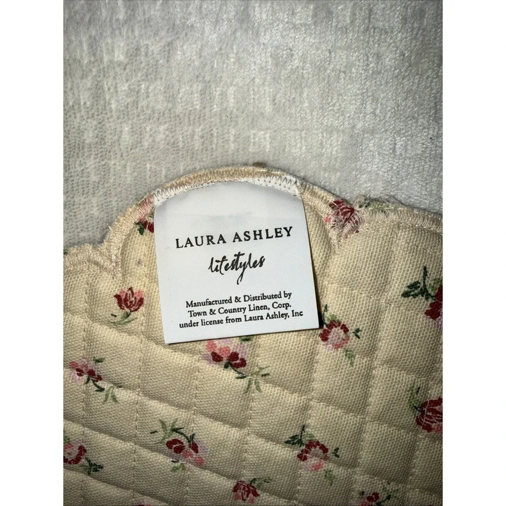NEW Laura Ashley Cream Crochet Quilted Floral Cottage Core Granny Pot Holder